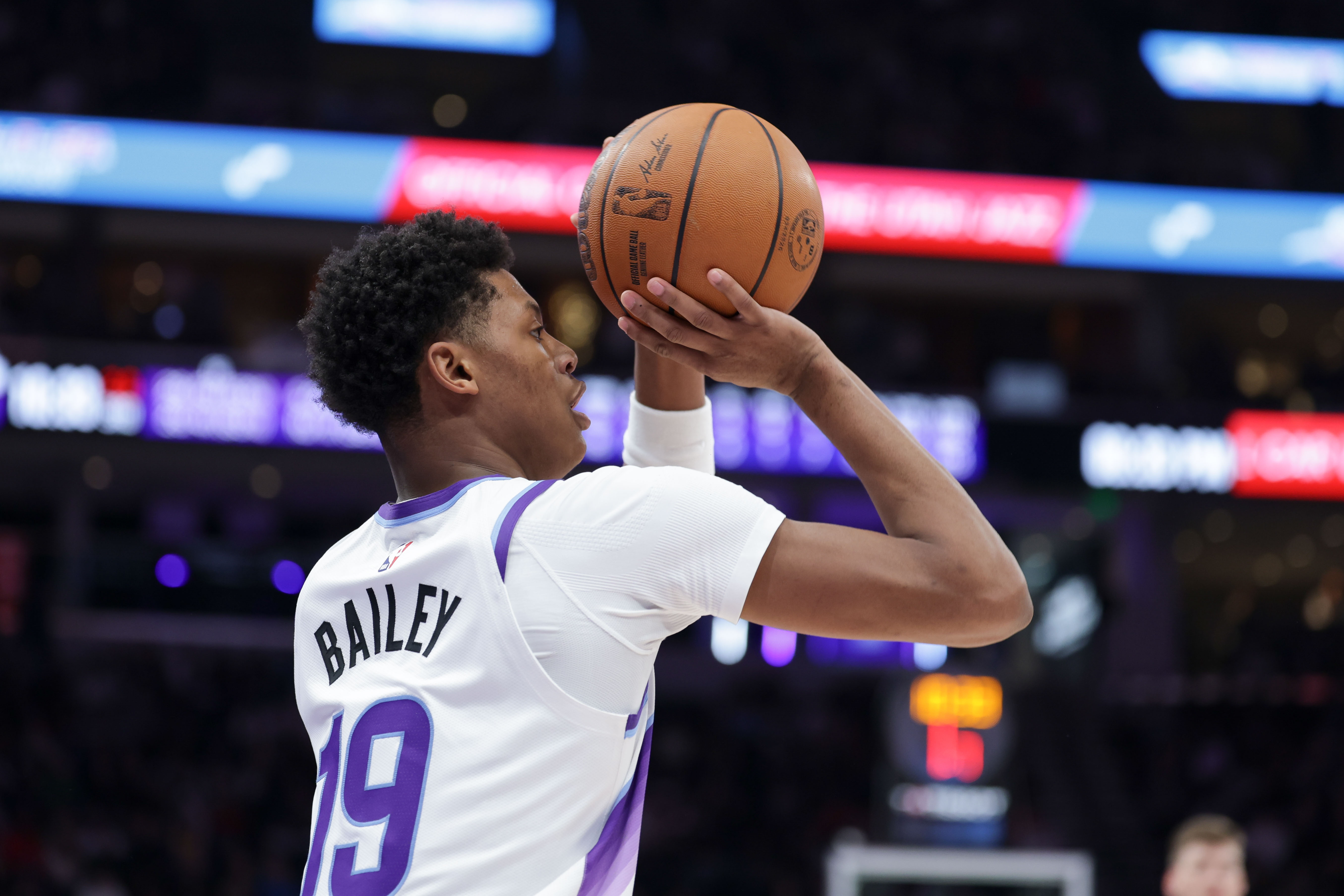 开云官网-状态起伏大！5号秀贝利半场9中3拿8分1板 次节4中0