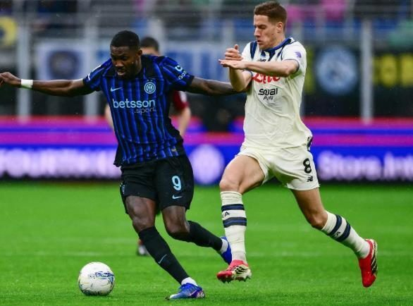 开云-丑陋的意甲彻底没救！明目张胆黑国米，蓝黑军团遭遇各种不公判罚|国际米兰|苏莱曼纳|意大利足球队|欧冠冠军|亚特兰大_新浪新闻